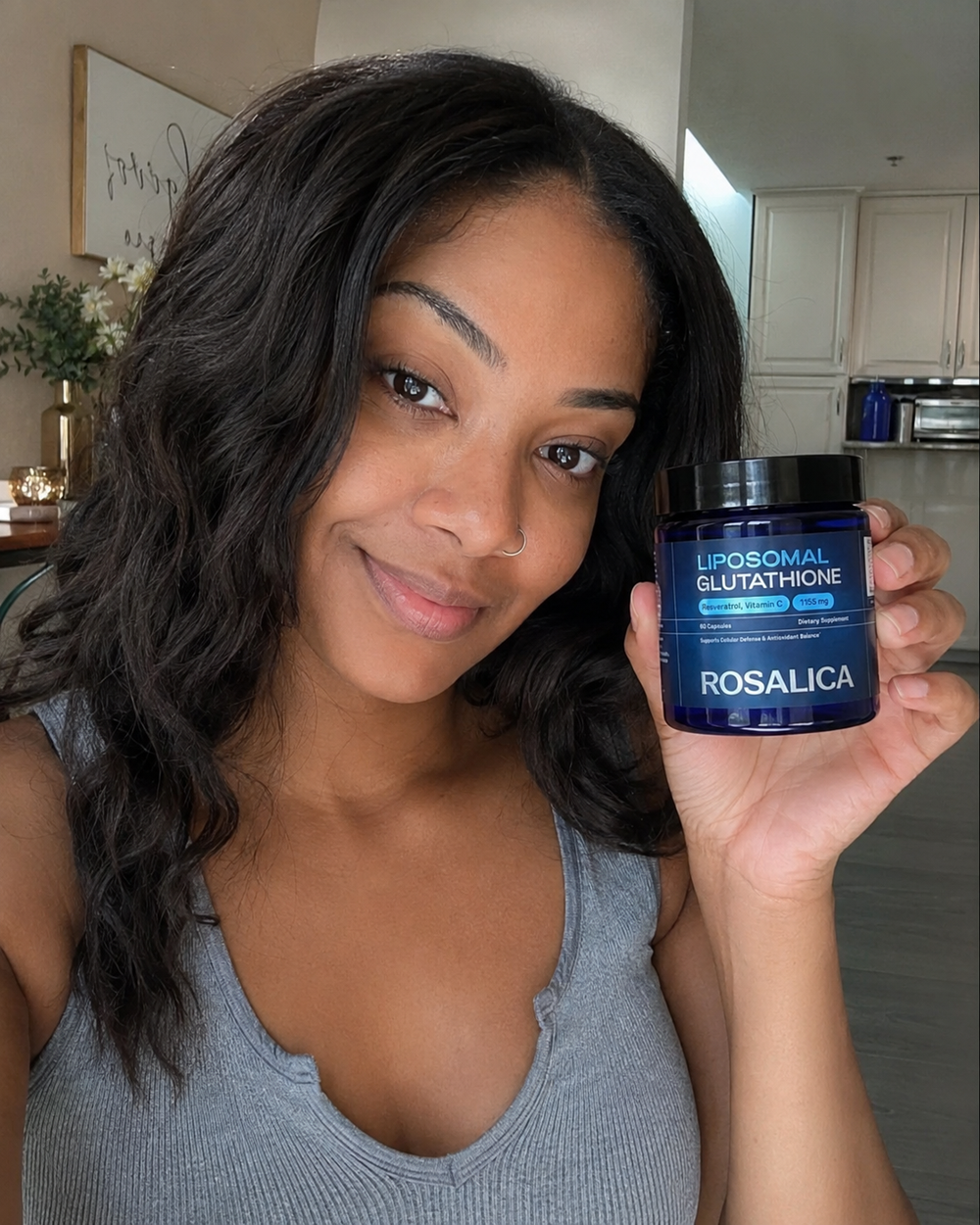 Rosalica customer holding the product