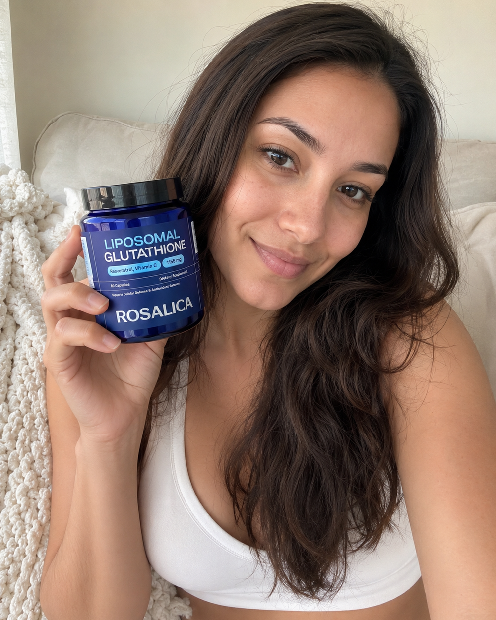 Rosalica customer holding the product