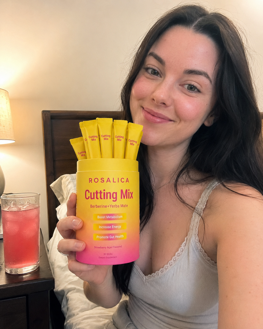 Customer with Rosalica Cutting Mix container