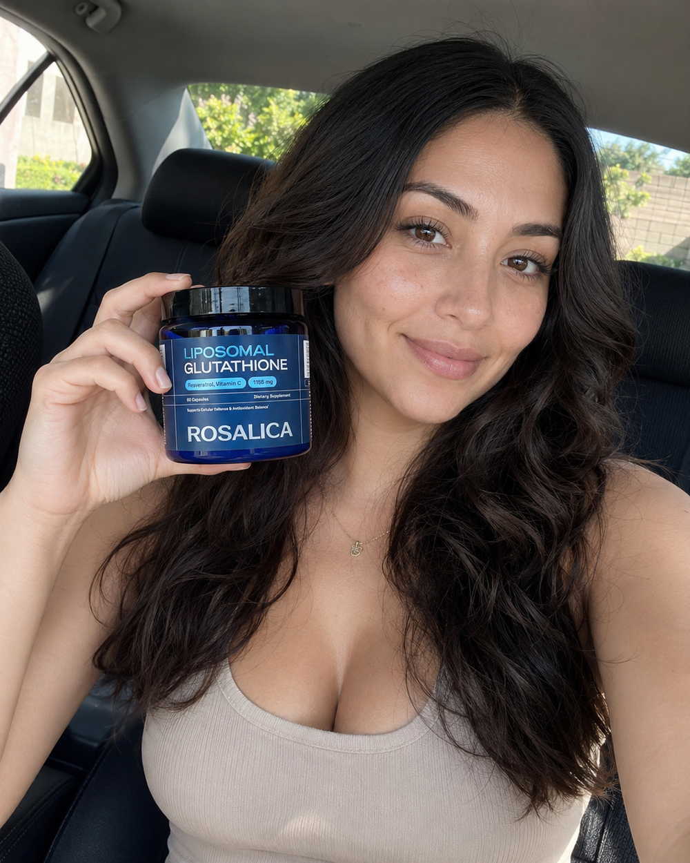 Rosalica customer holding the product