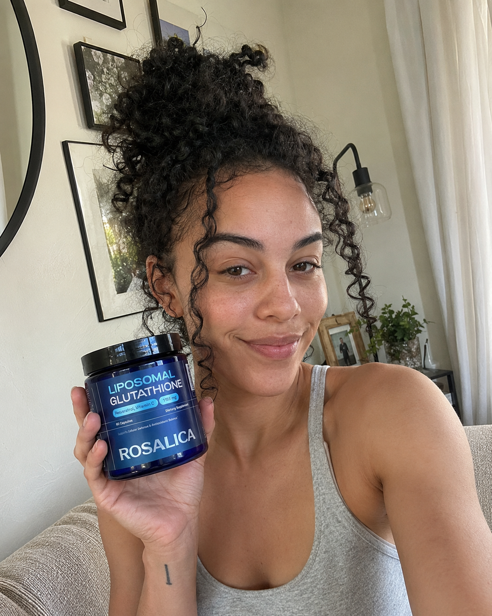 Rosalica customer holding the product