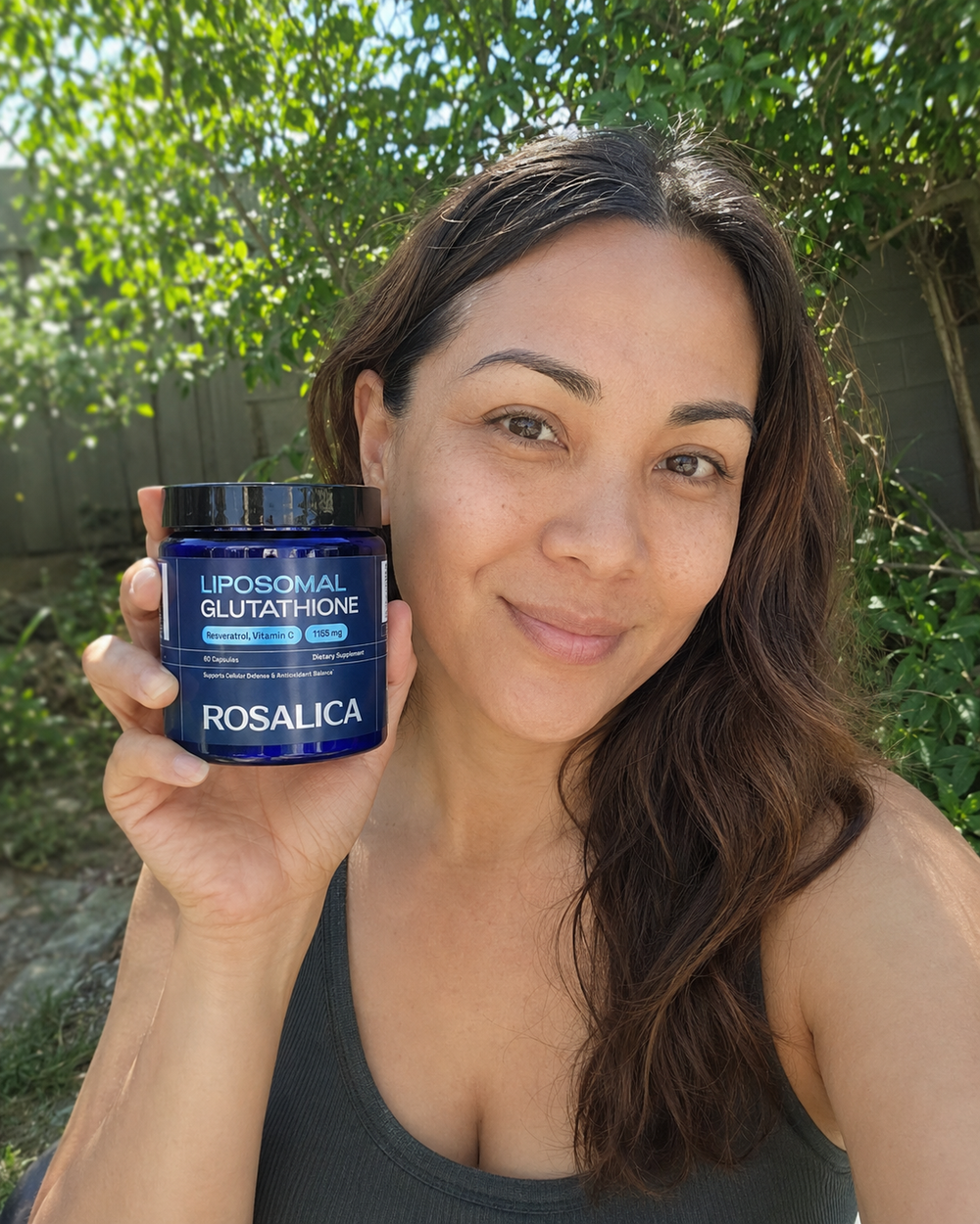 Rosalica customer holding the product