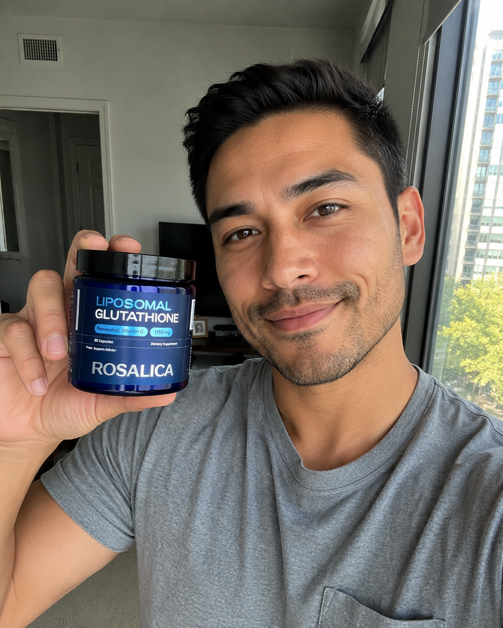 Rosalica customer holding the product